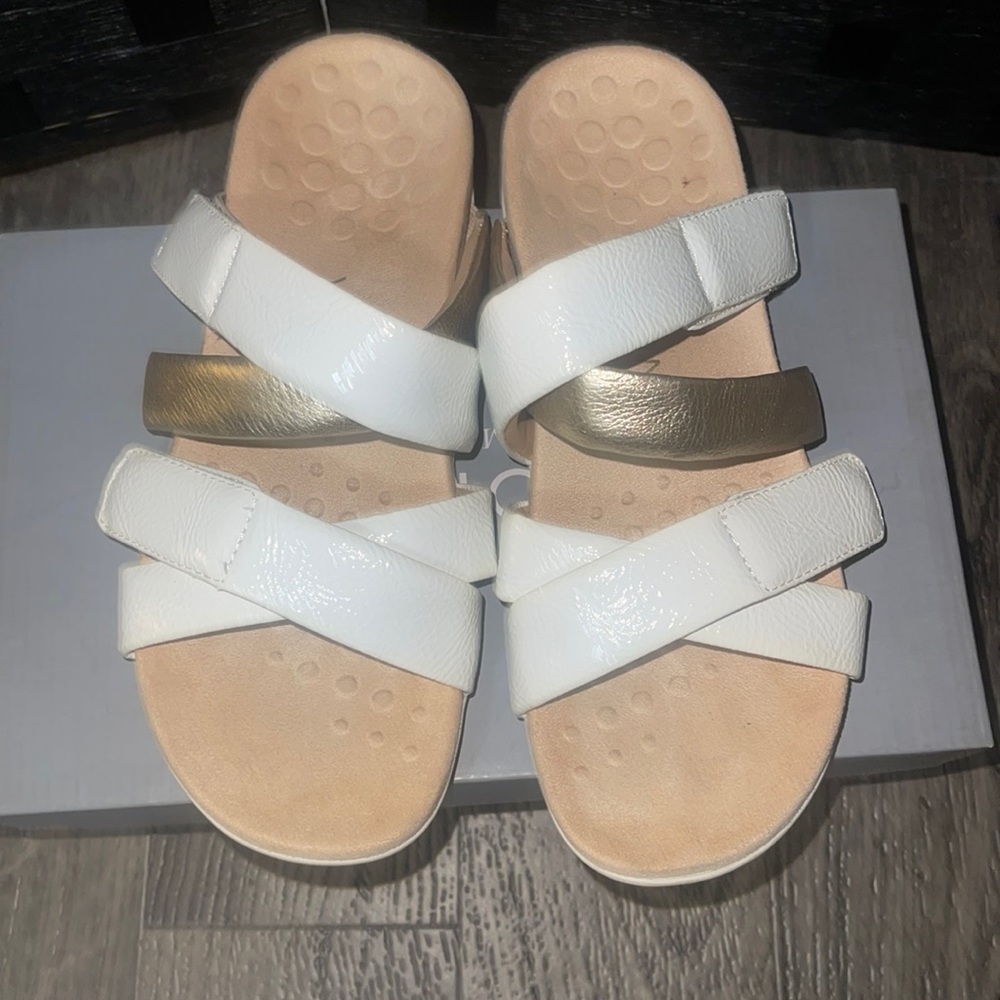 STILL AVAILABLE 
COPY - Vionic  Sandal